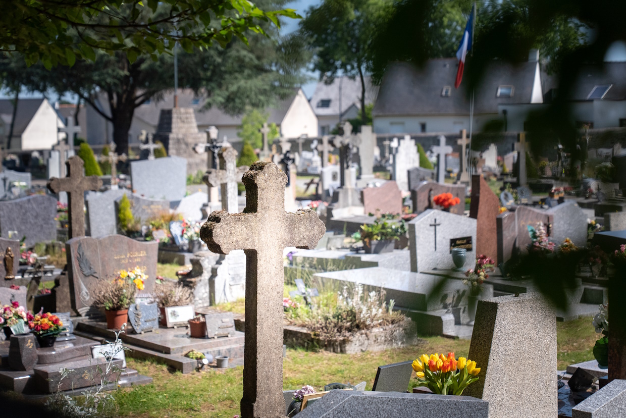 Monuments funéraires et sépultures au cimetière